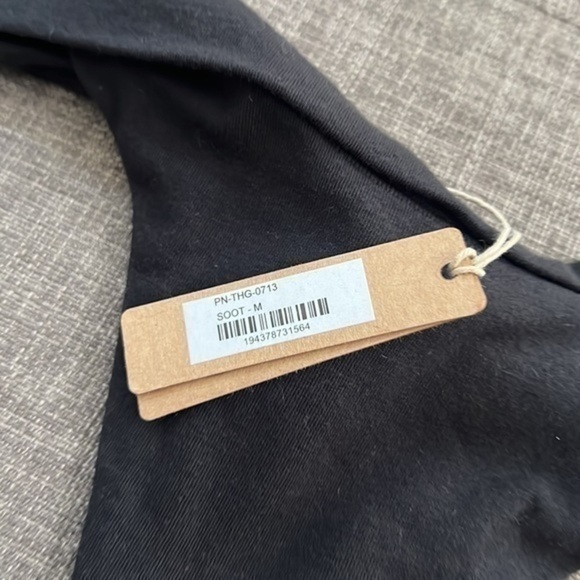 Skims Twist Thong - Picture 6 of 12